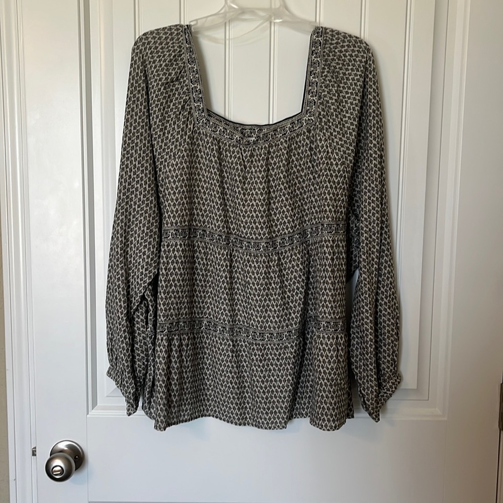 Long sleeve patterned blouse
